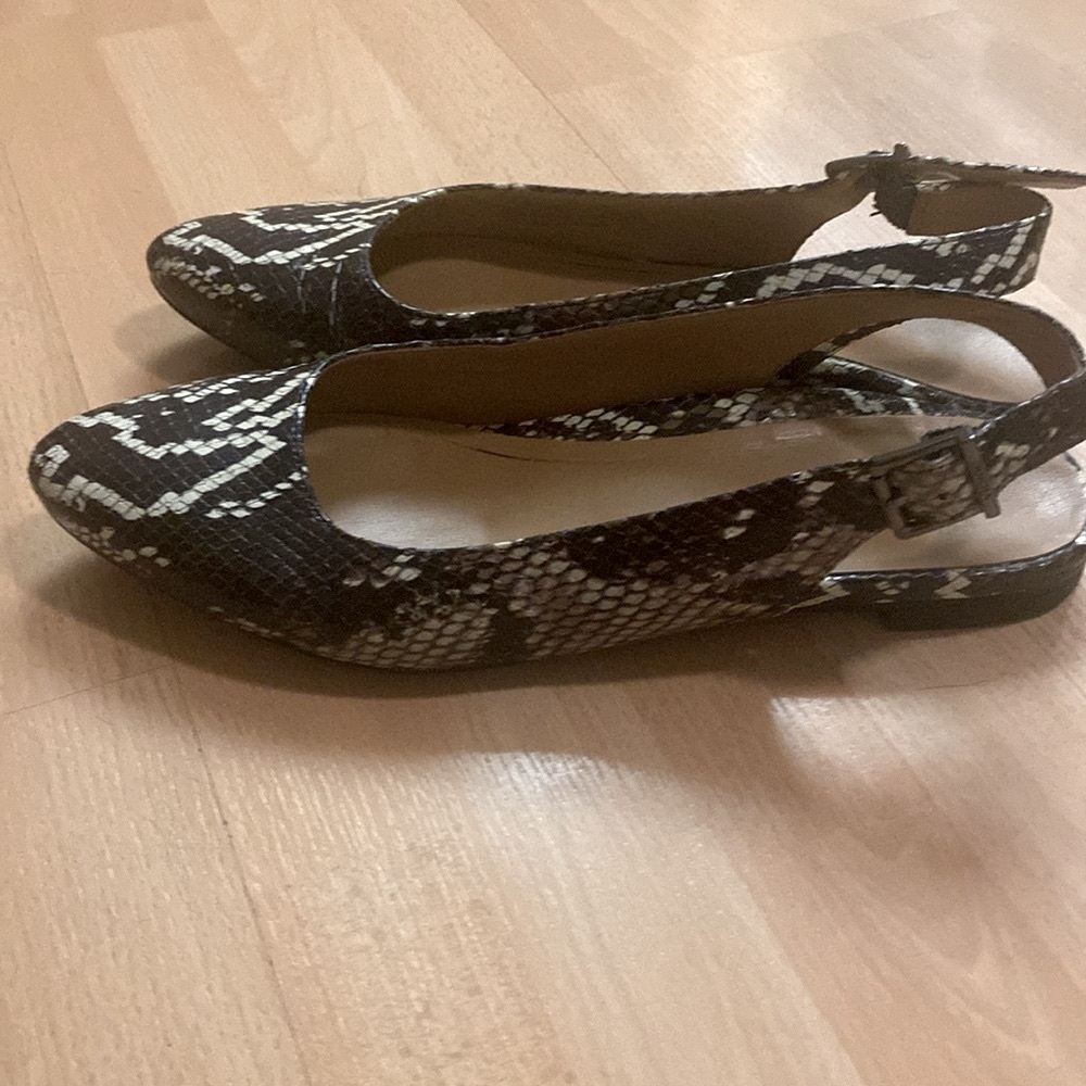 Vionic women’s snake skin flats